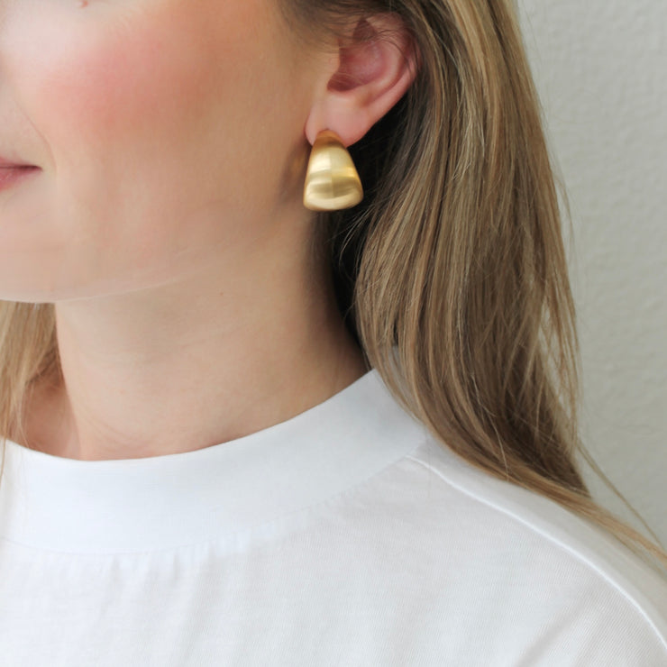 MEDIUM MATTE HOOPS OORBELLEN